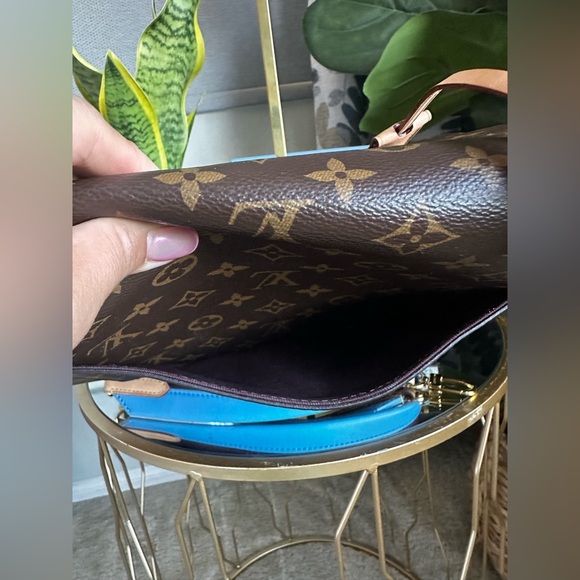 Louis Vuitton Cluny MM Blue Glacial - Picture 9 of 16